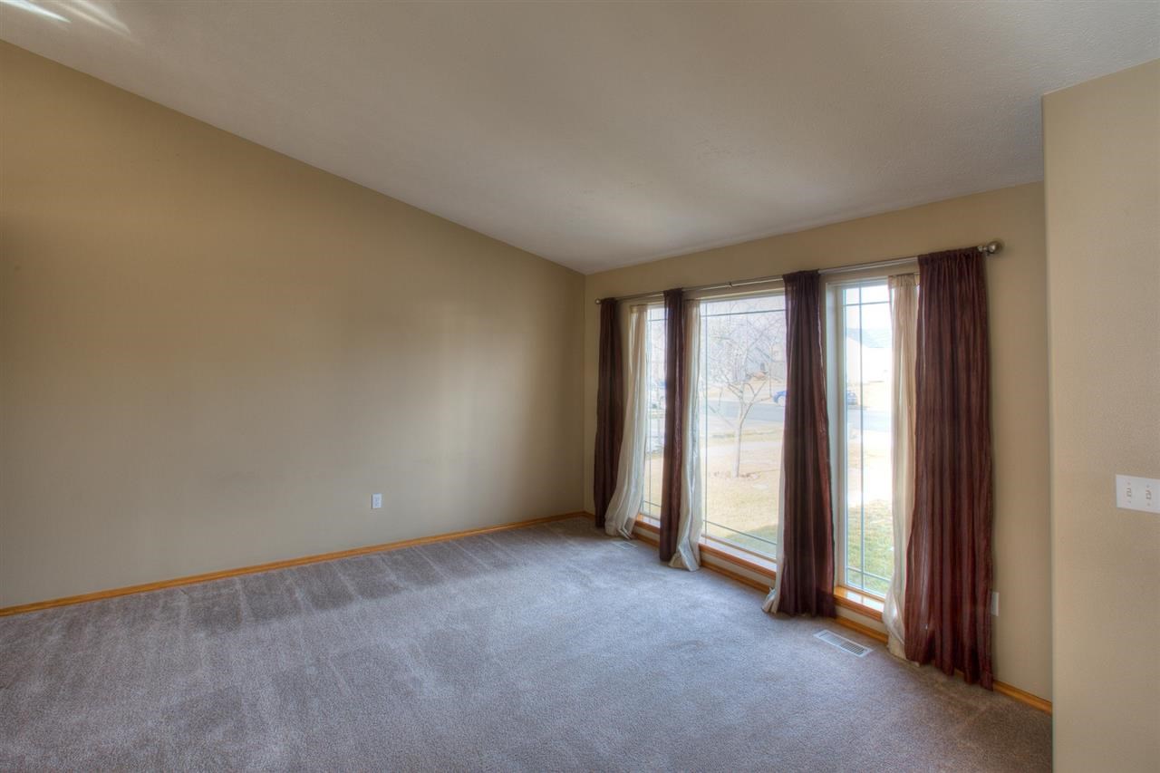 18318 E 9th Ave - Photo 6