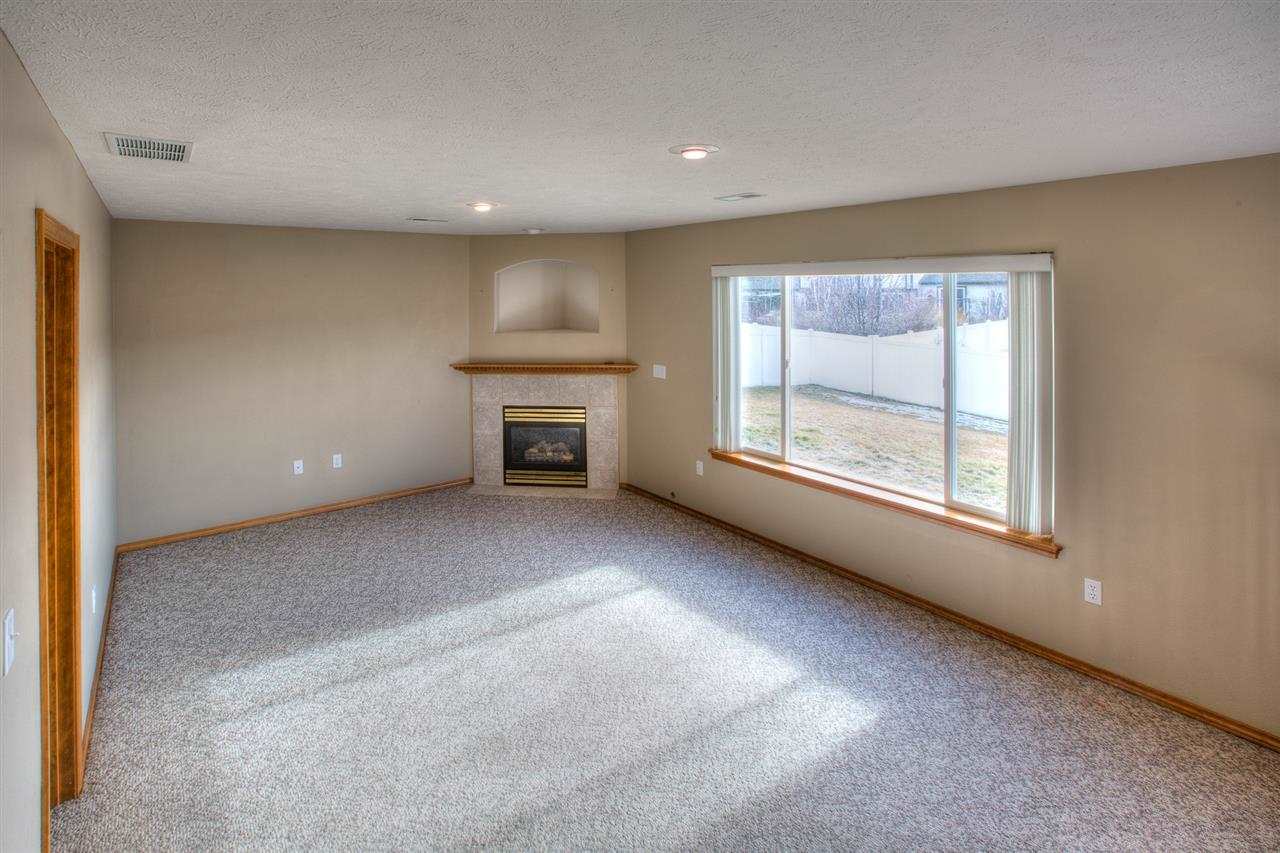 18318 E 9th Ave - Photo 10