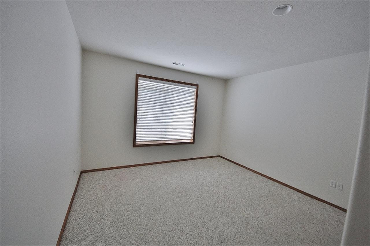 2507 E 62nd Ln - Photo 9