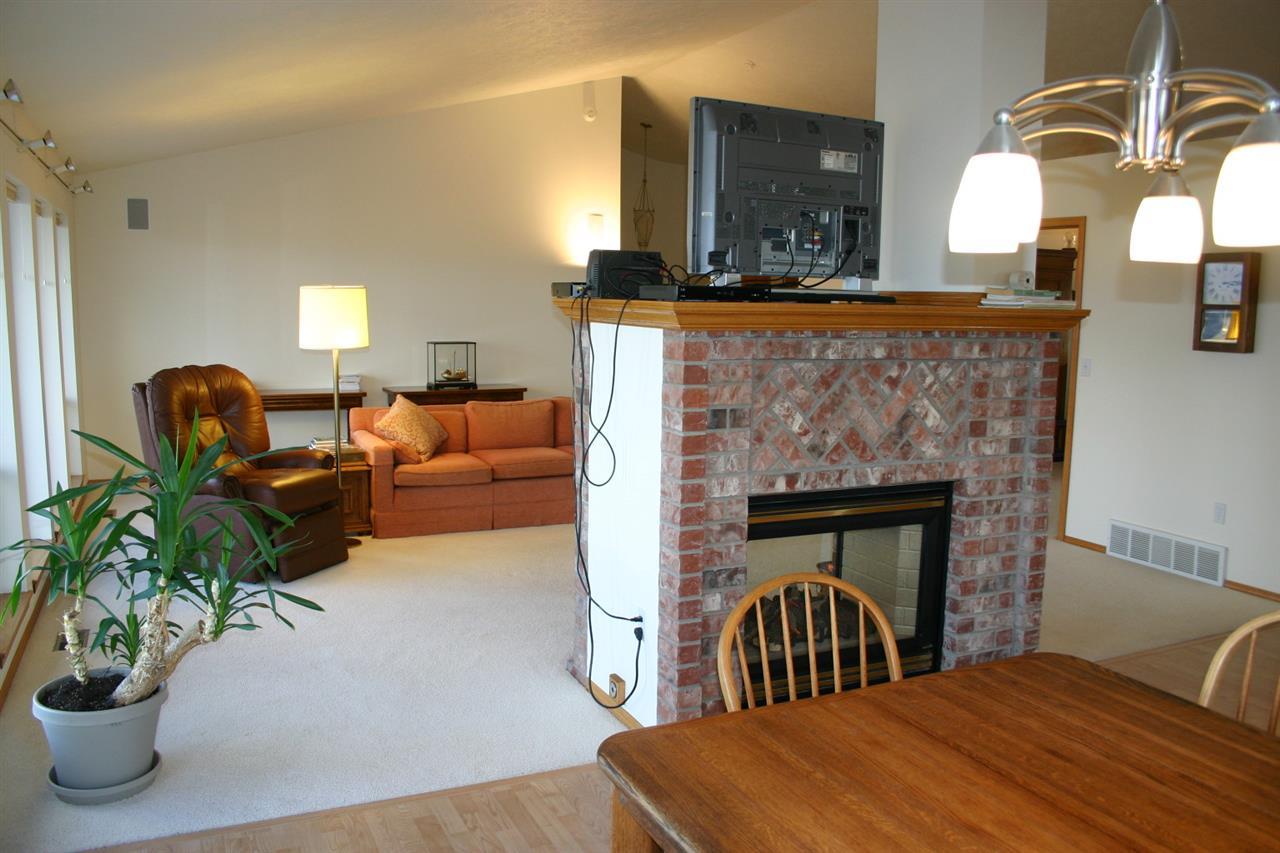 5210 E Mercer Ave - Photo 2