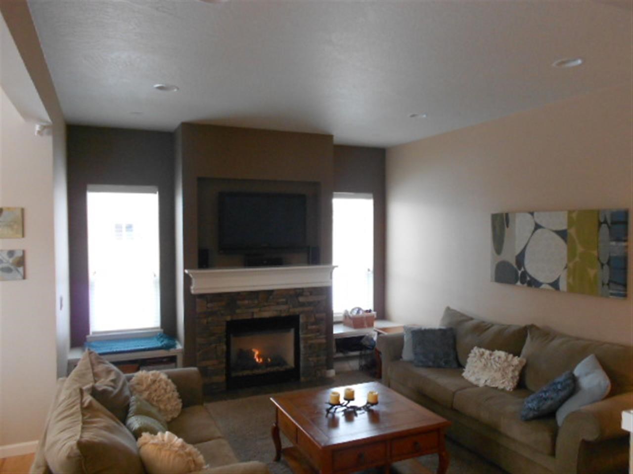 1940 N Winchester St - Photo 3