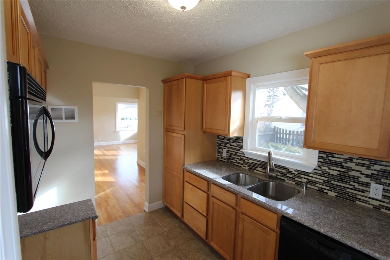 2707 N BESSIE - Photo 4