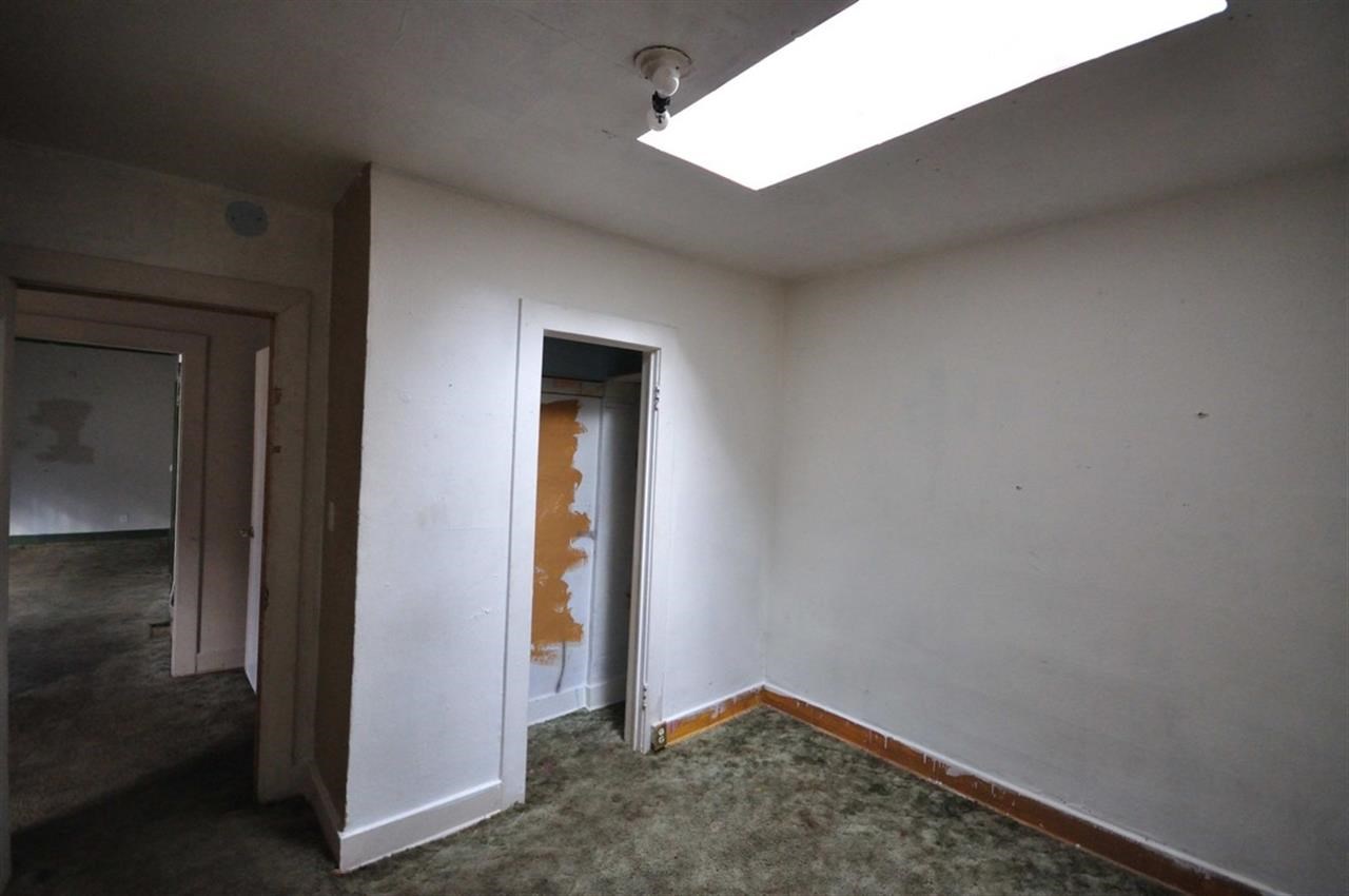 1212 E NEWARK - Photo 11