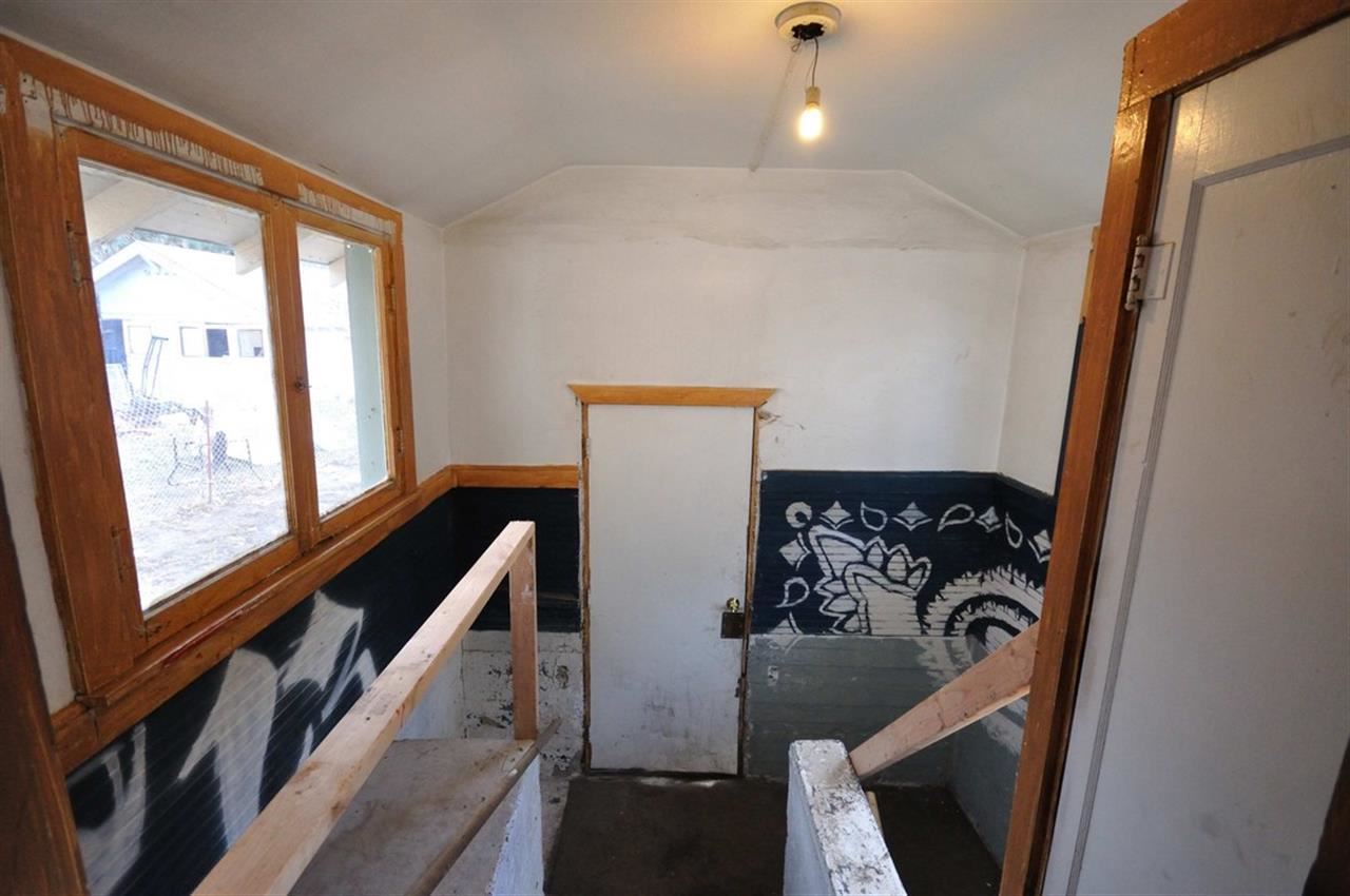 1212 E NEWARK - Photo 12