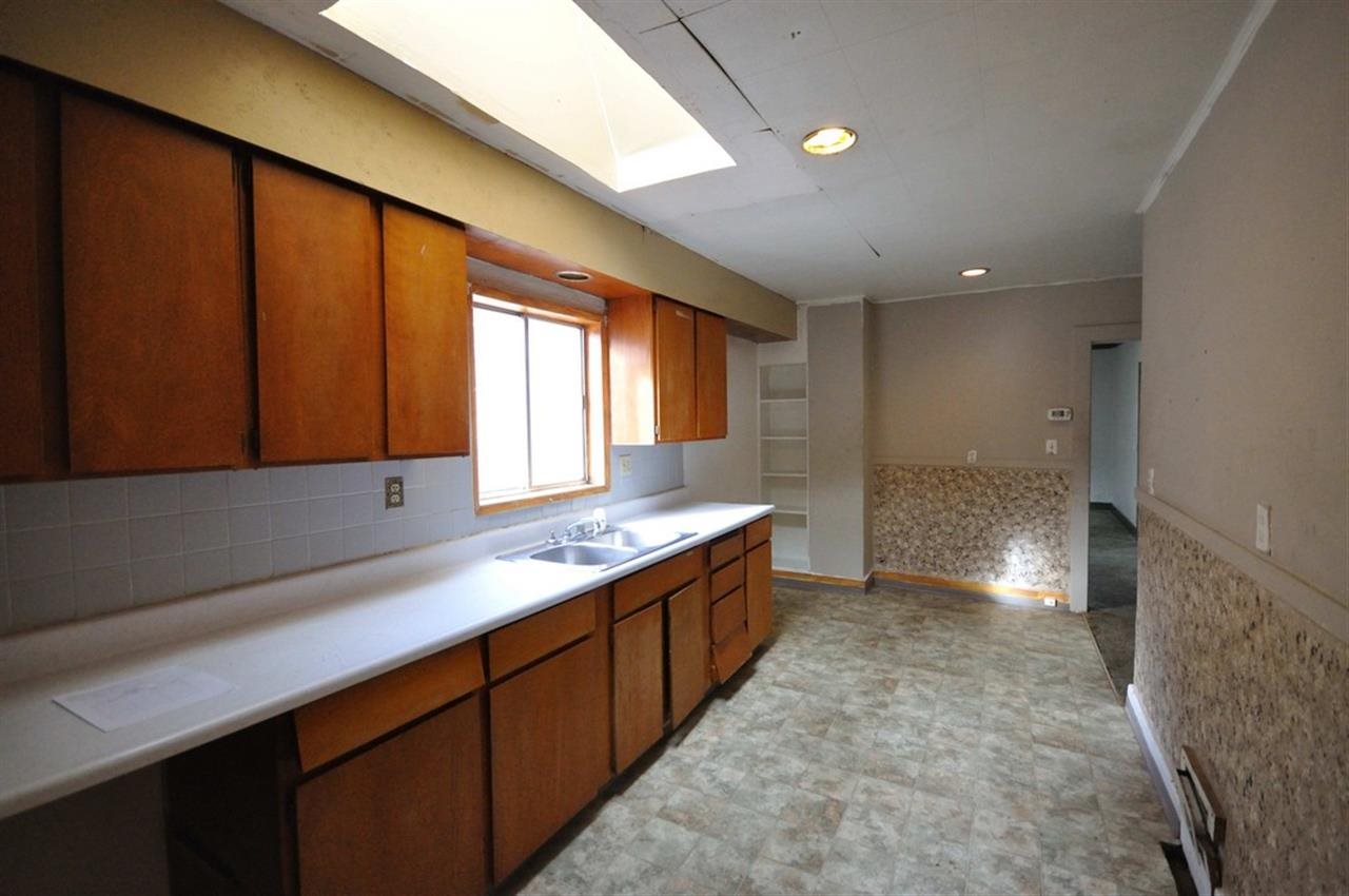 1212 E NEWARK - Photo 6