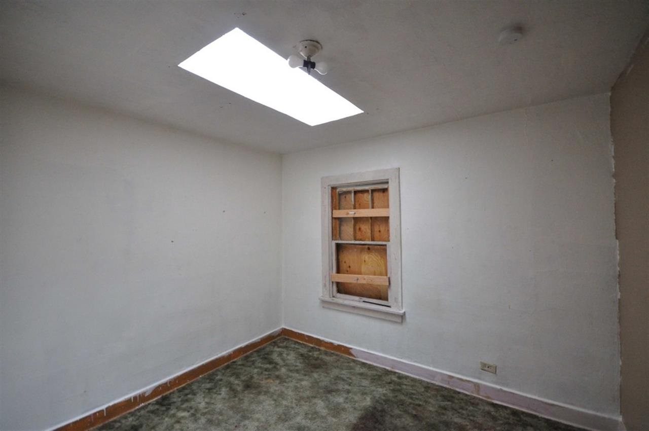 1212 E NEWARK - Photo 10