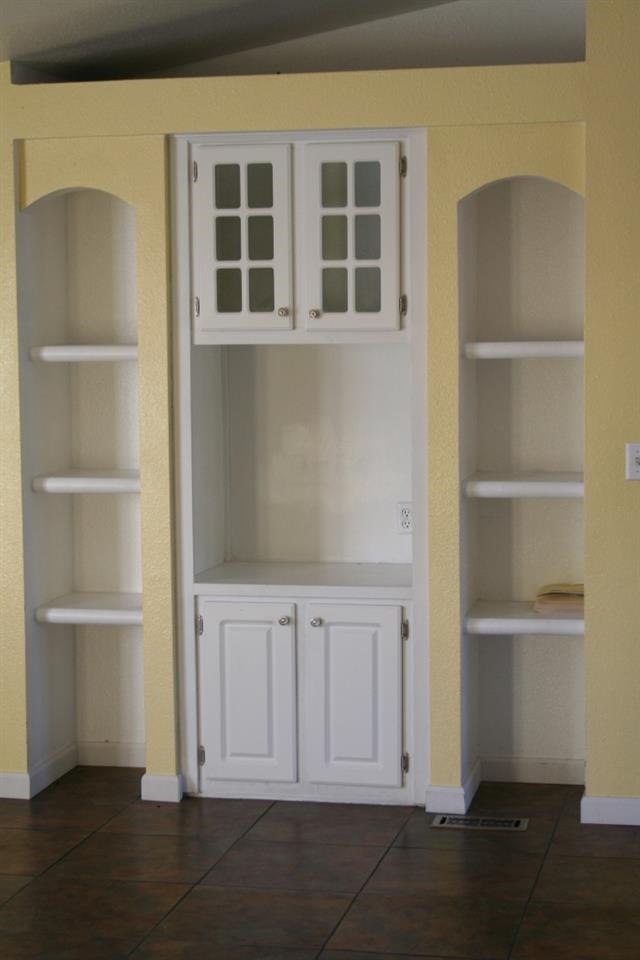 407 E H St - Photo 3