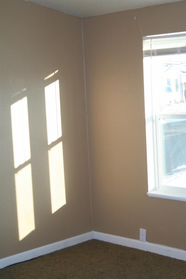 407 E H St - Photo 4