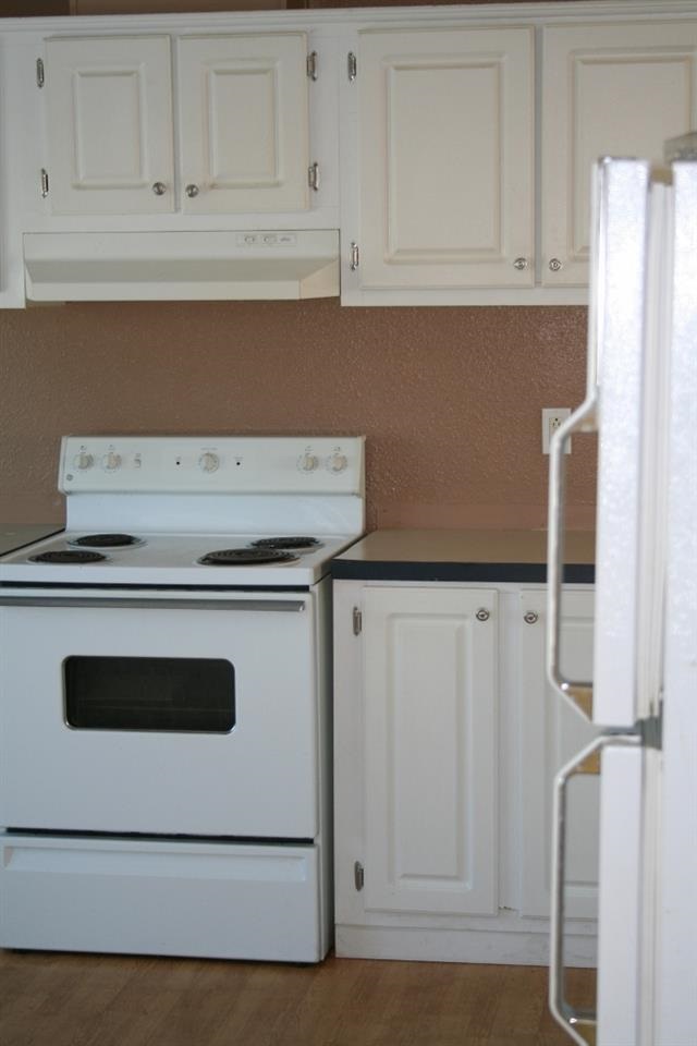 407 E H St - Photo 7