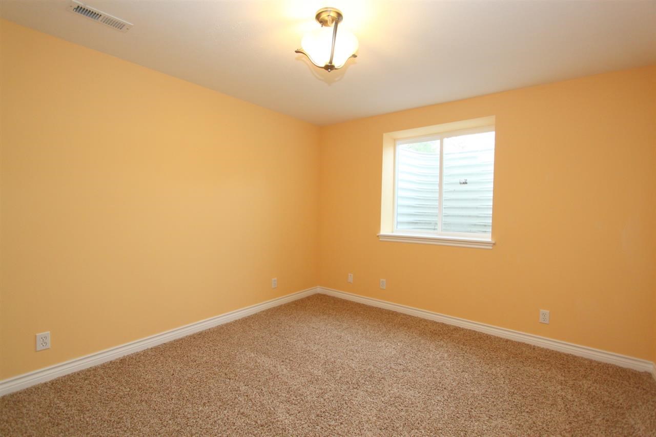 110 E Franklin - Photo 11