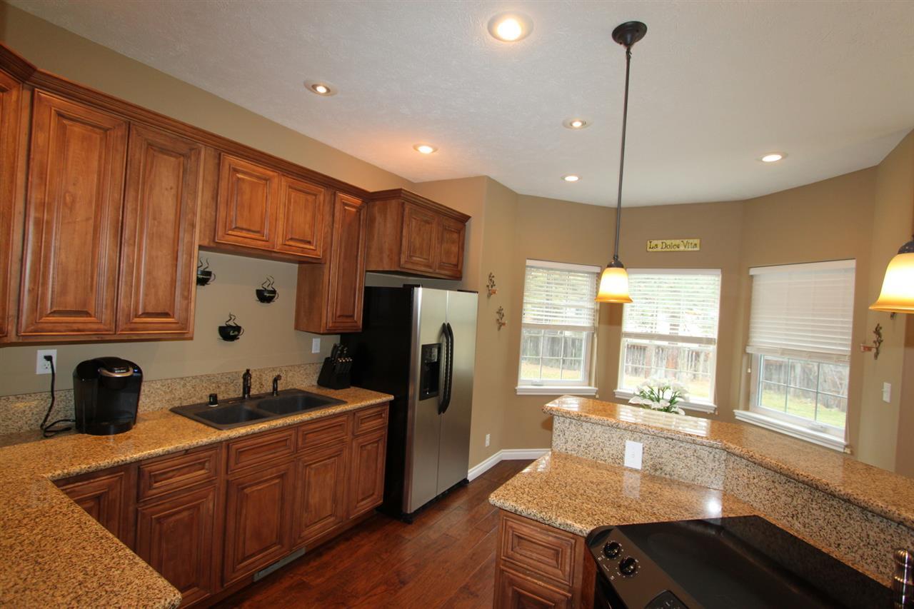 110 E Franklin - Photo 6