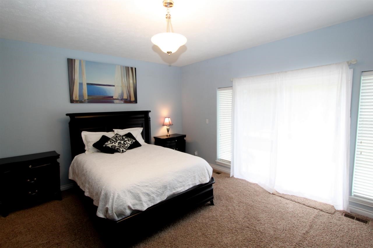 110 E Franklin - Photo 7
