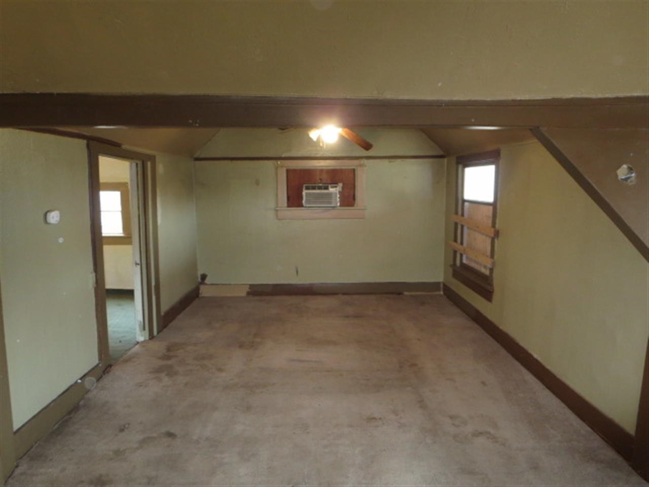 928 N Perry St - Photo 3