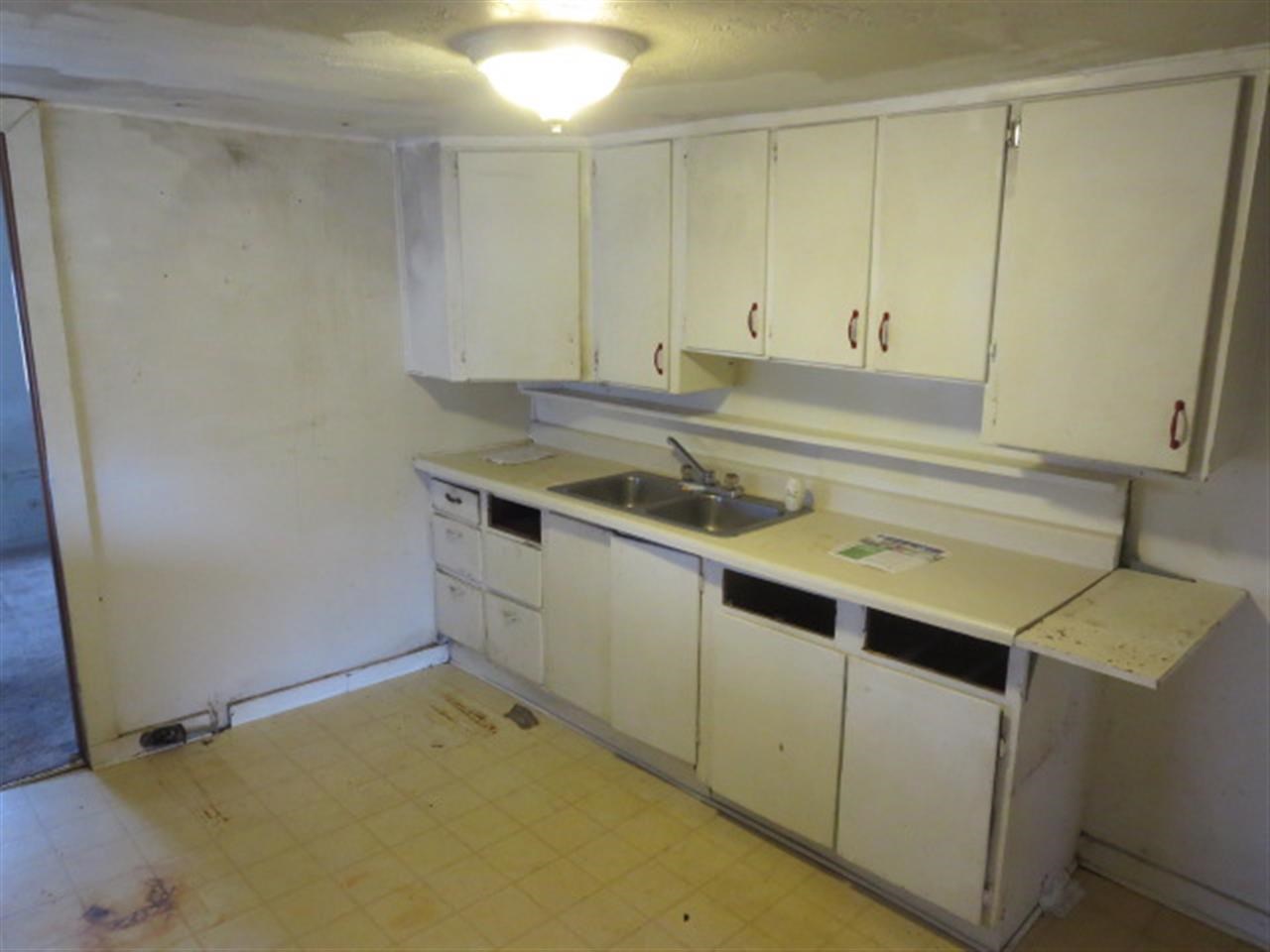 928 N Perry St - Photo 5