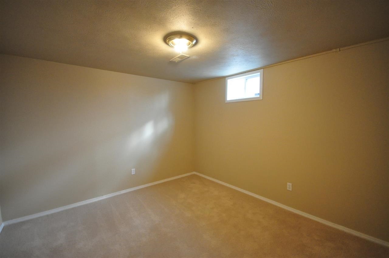 1412 E 4TH St - Photo 11