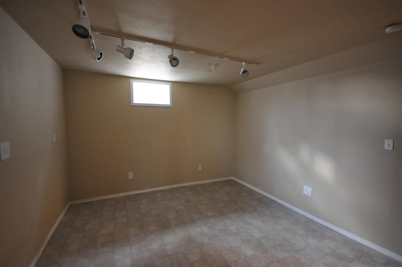 1412 E 4TH St - Photo 12