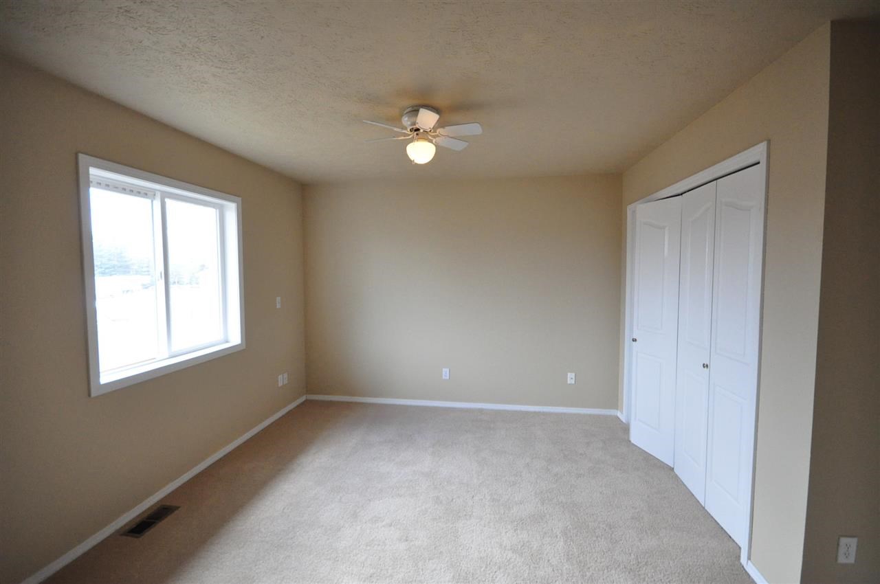 1412 E 4TH St - Photo 3
