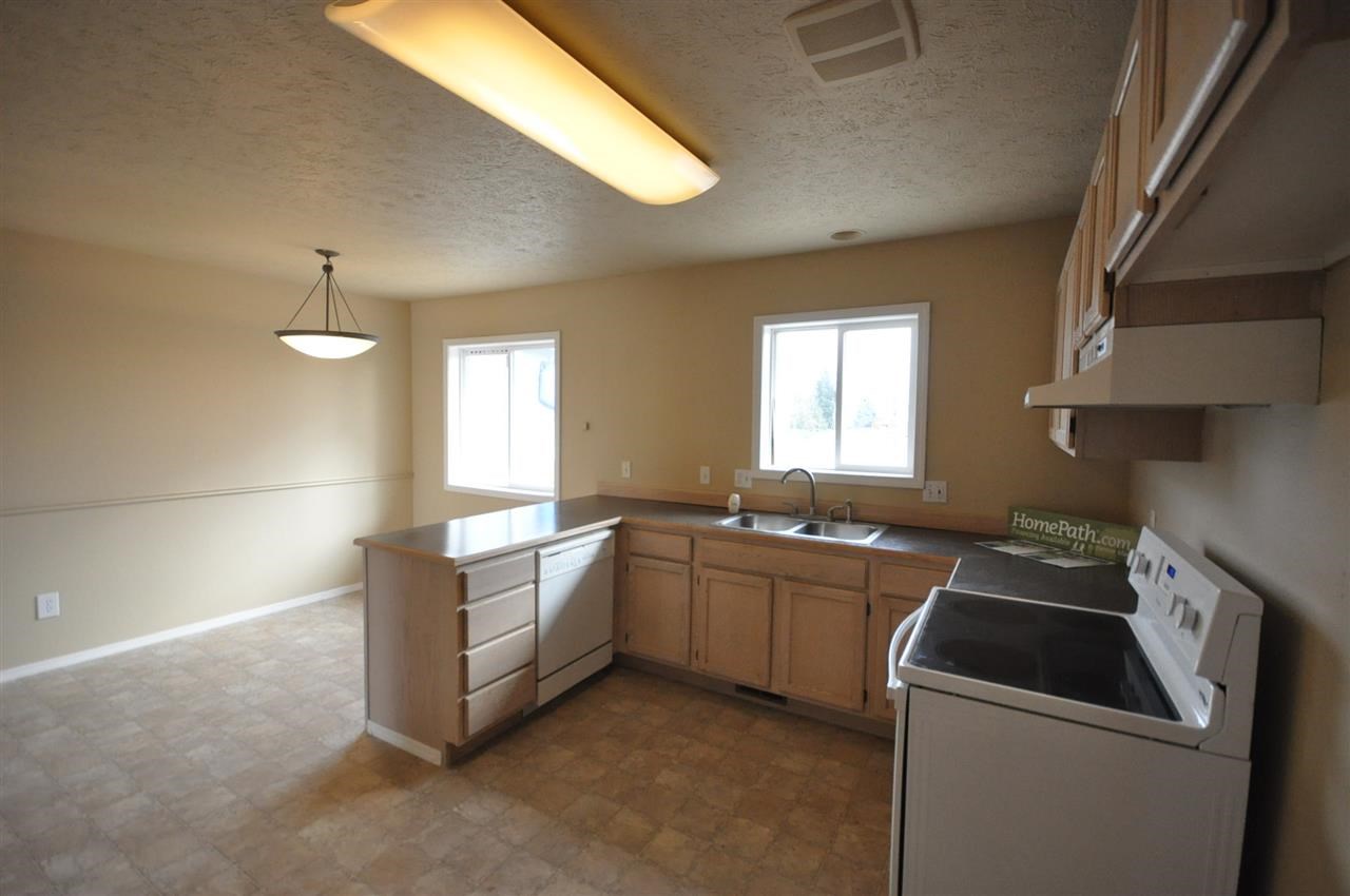 1412 E 4TH St - Photo 6