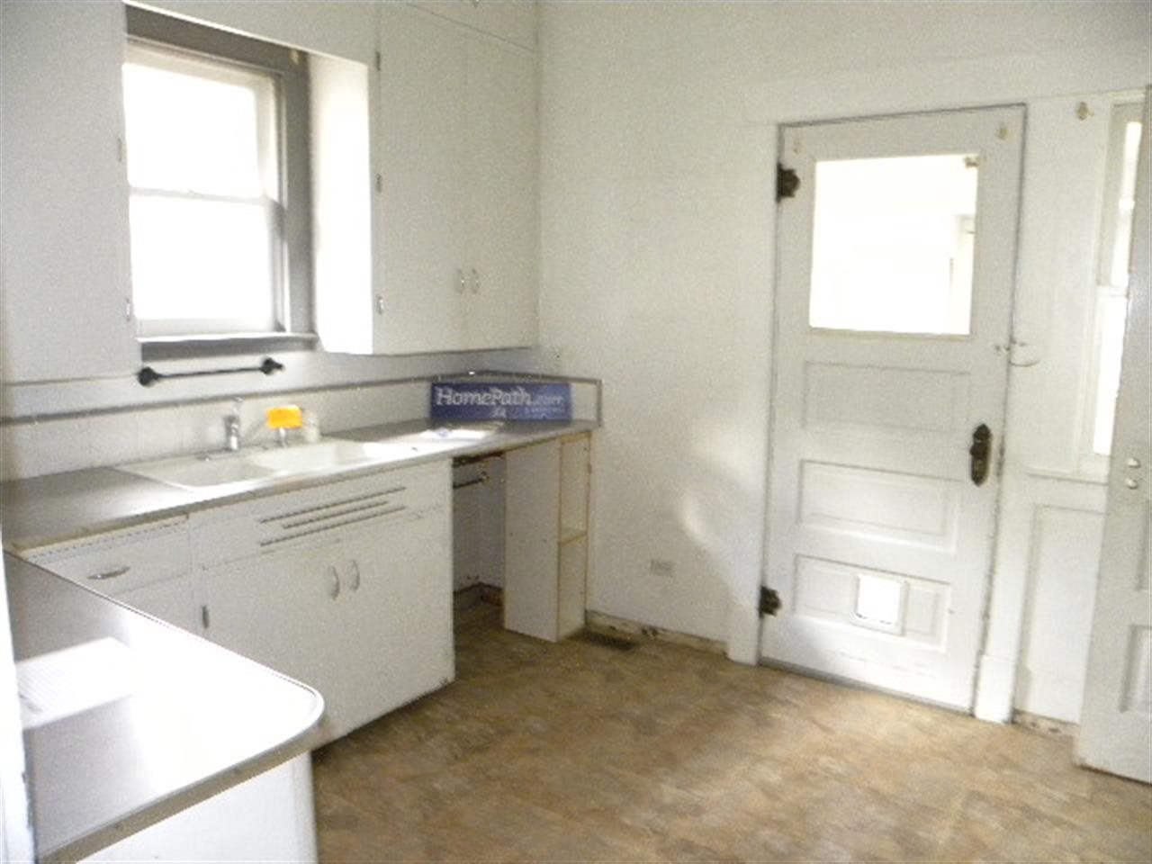 1227 E 16TH - Photo 6