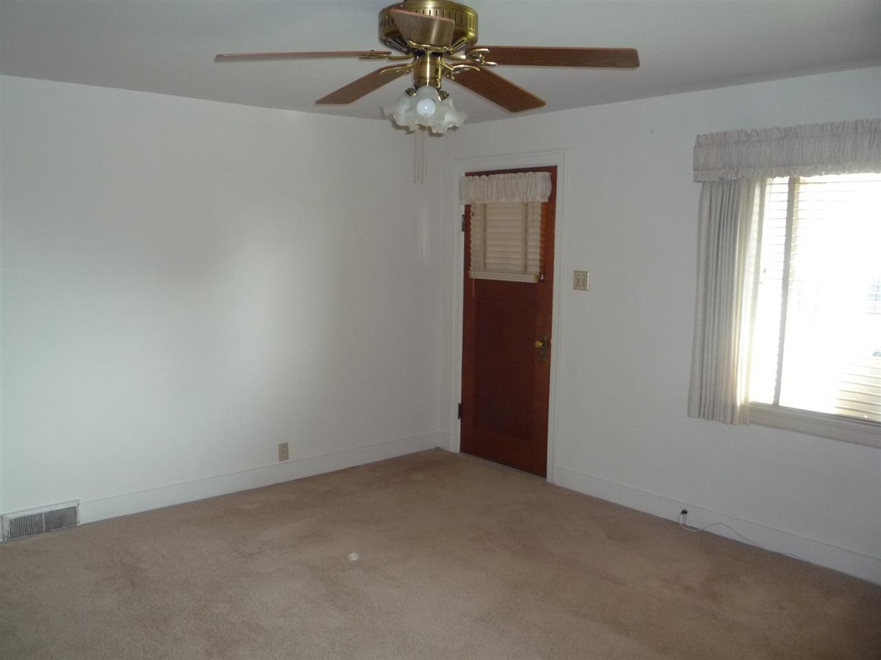 913 E Walton Ave - Photo 2