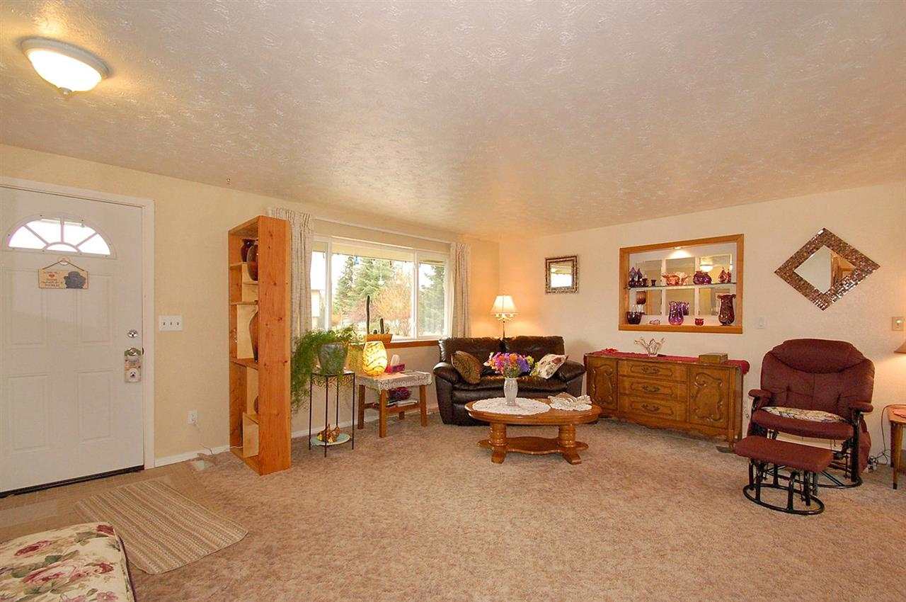 1115 E 5th St - Photo 3