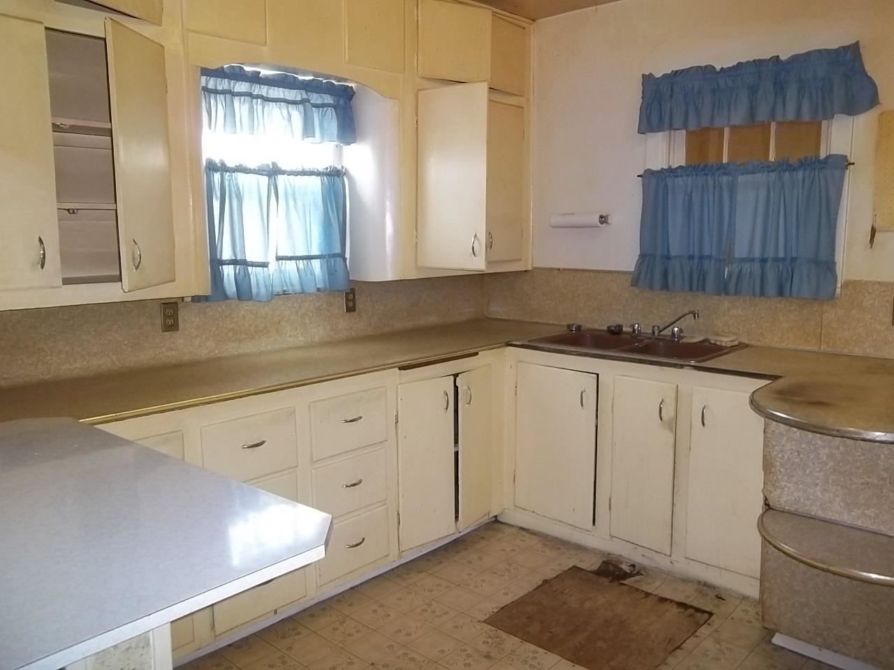 18123 E Montgomery Ave - Photo 3