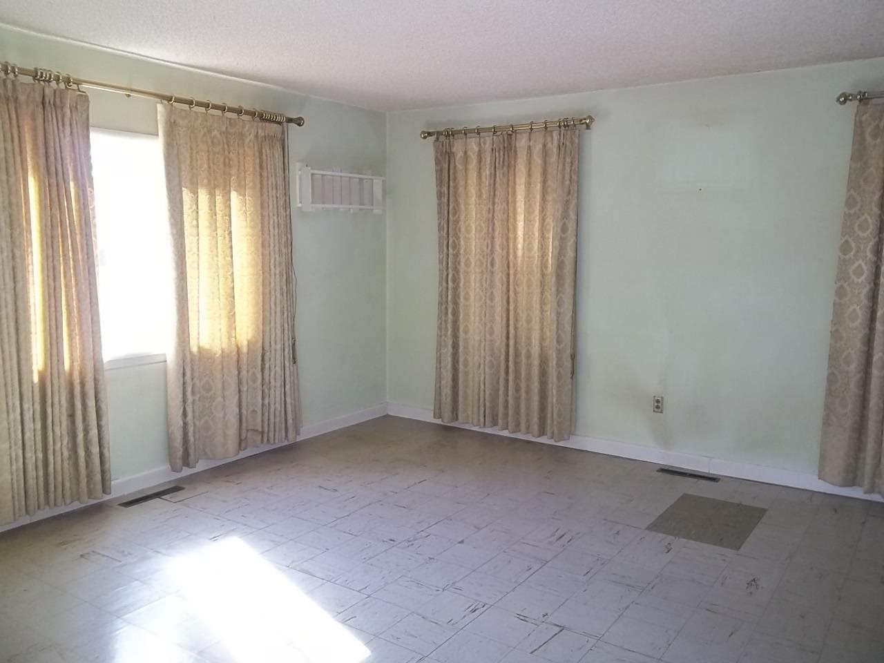 18123 E Montgomery Ave - Photo 4