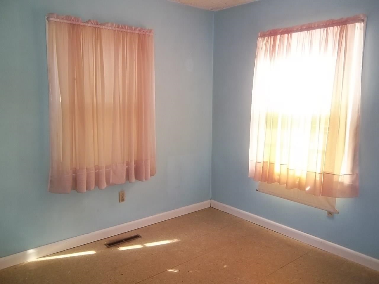 18123 E Montgomery Ave - Photo 5