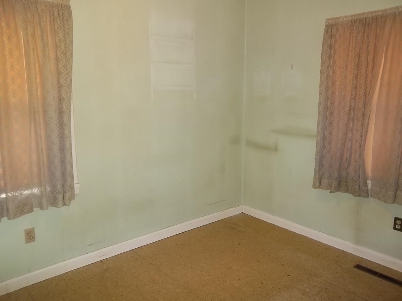 18123 E Montgomery Ave - Photo 9