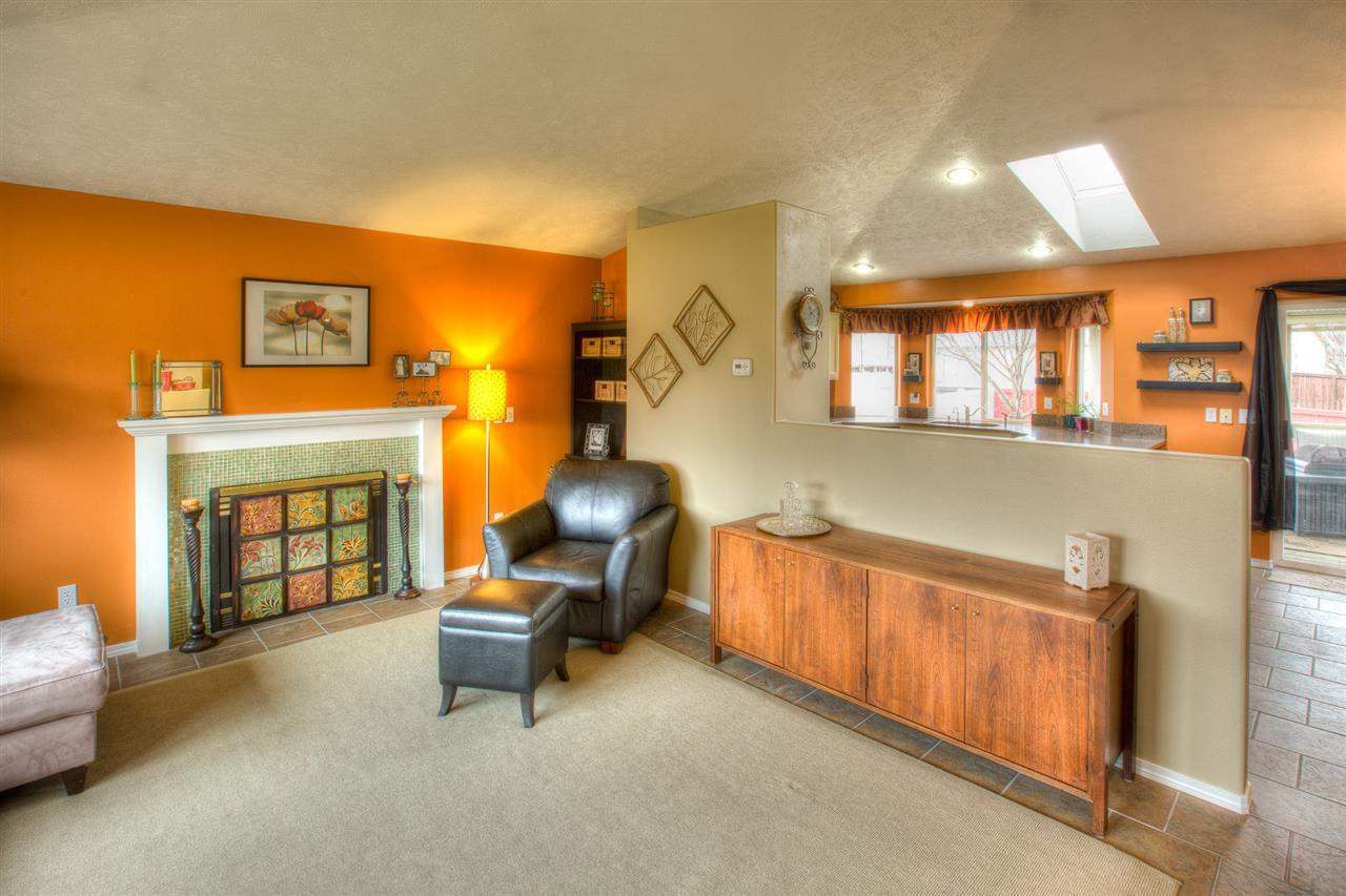935 N Wright Blvd - Photo 3