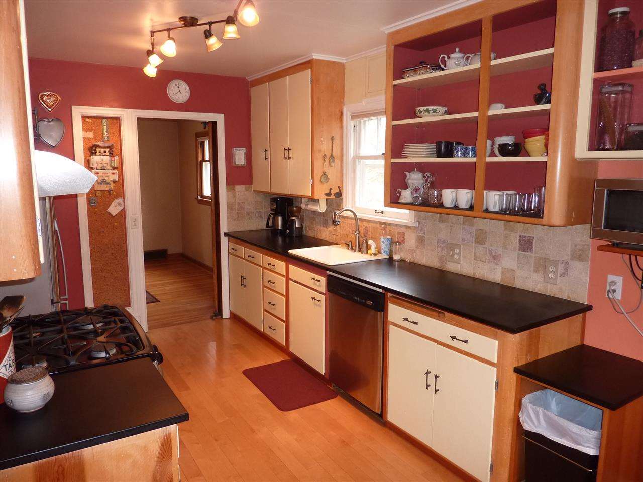 814 W 26th - Photo 5
