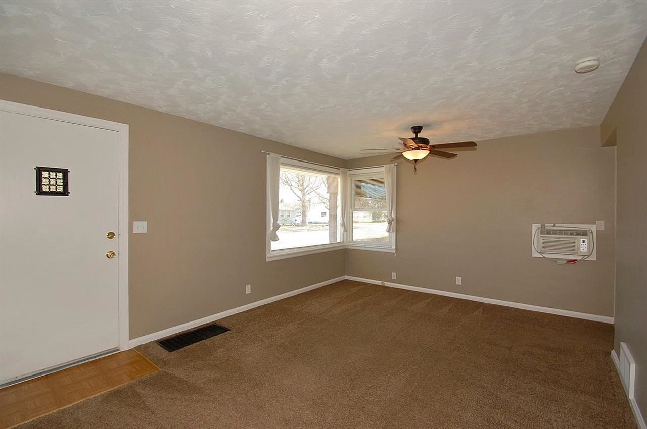 5821 N Hemlock St - Photo 3