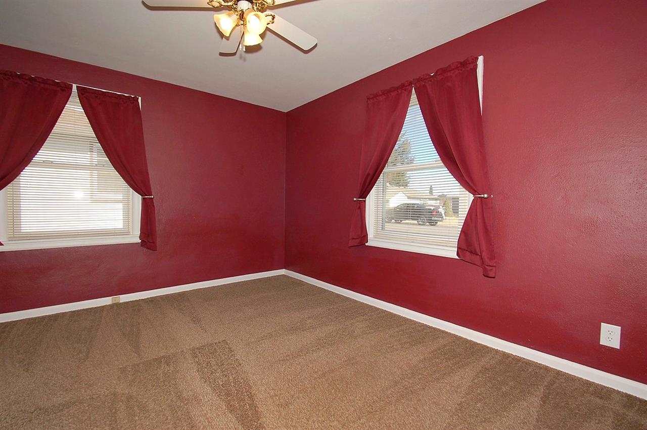 5821 N Hemlock St - Photo 9