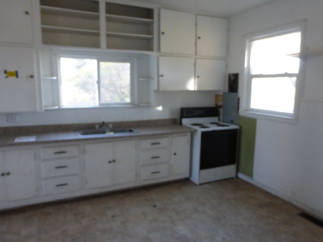 305 W Rednour Street - Photo 10