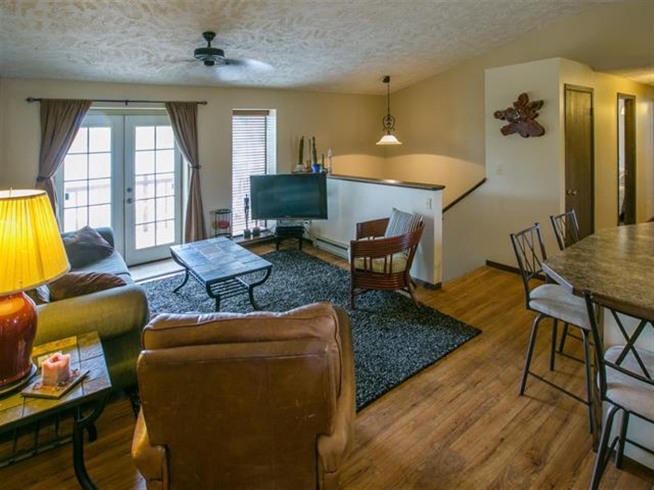 303 W 3rd St - Photo 3