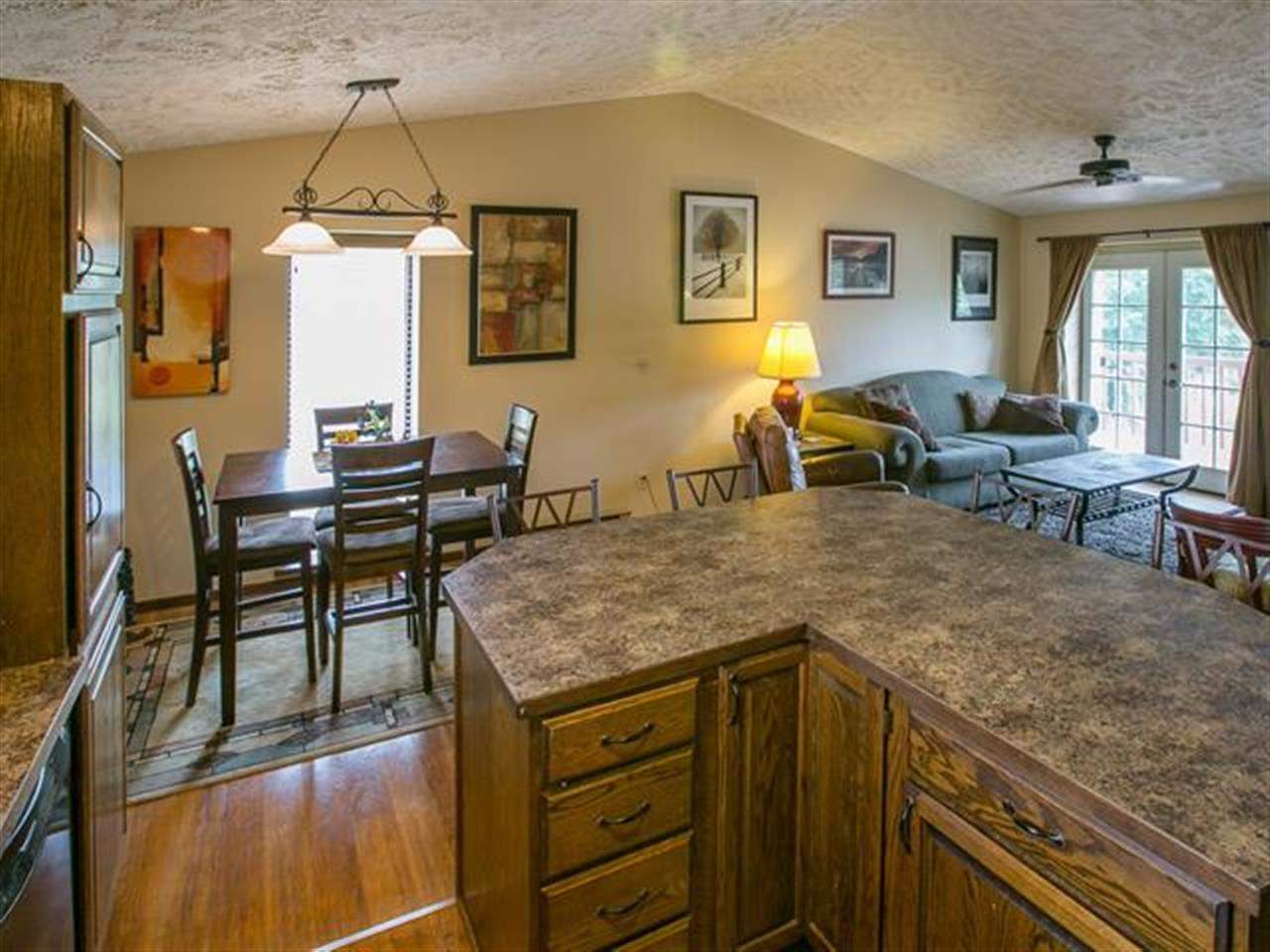 303 W 3rd St - Photo 4