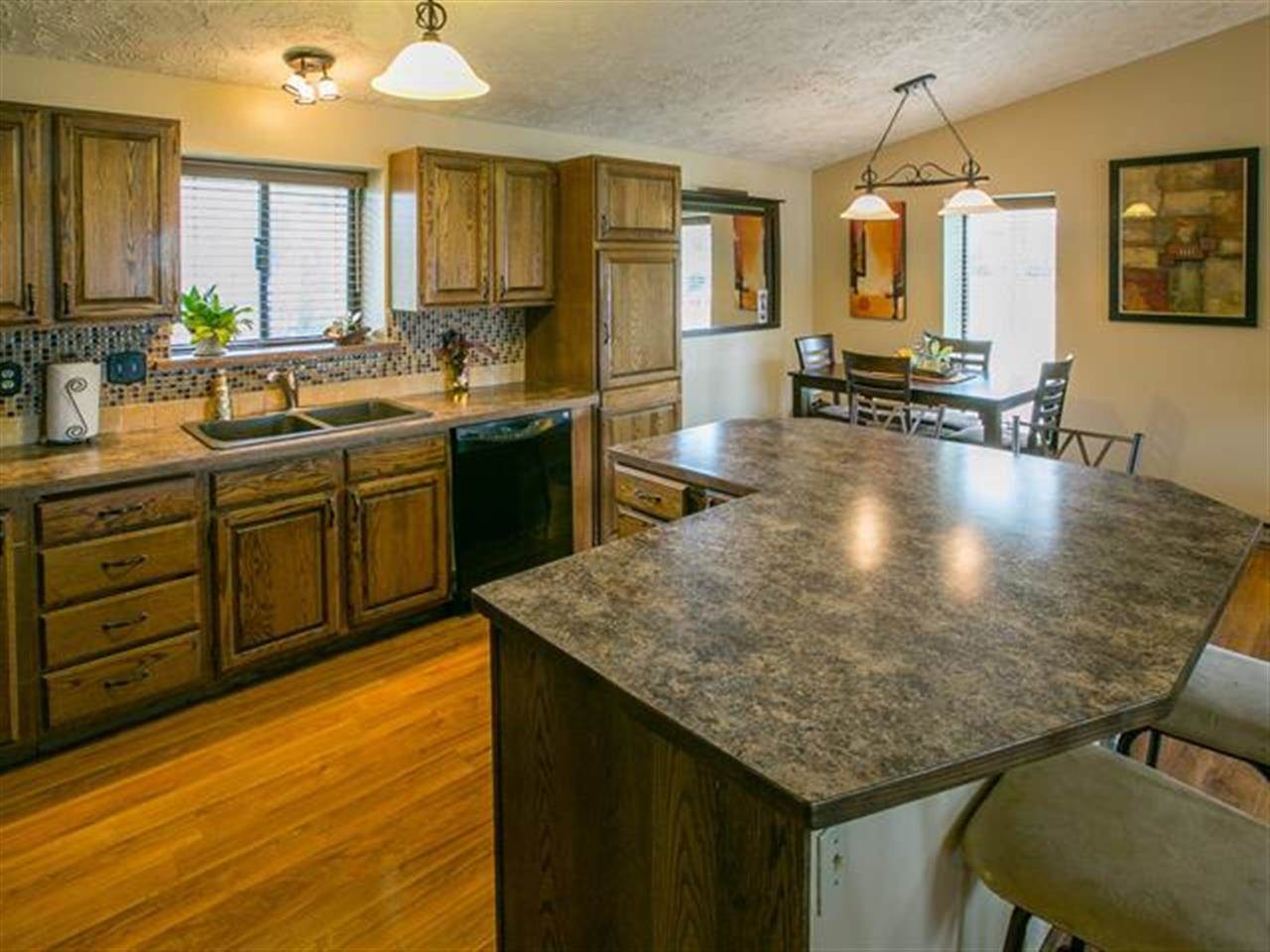 303 W 3rd St - Photo 5