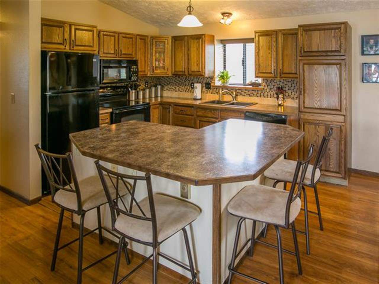 303 W 3rd St - Photo 6