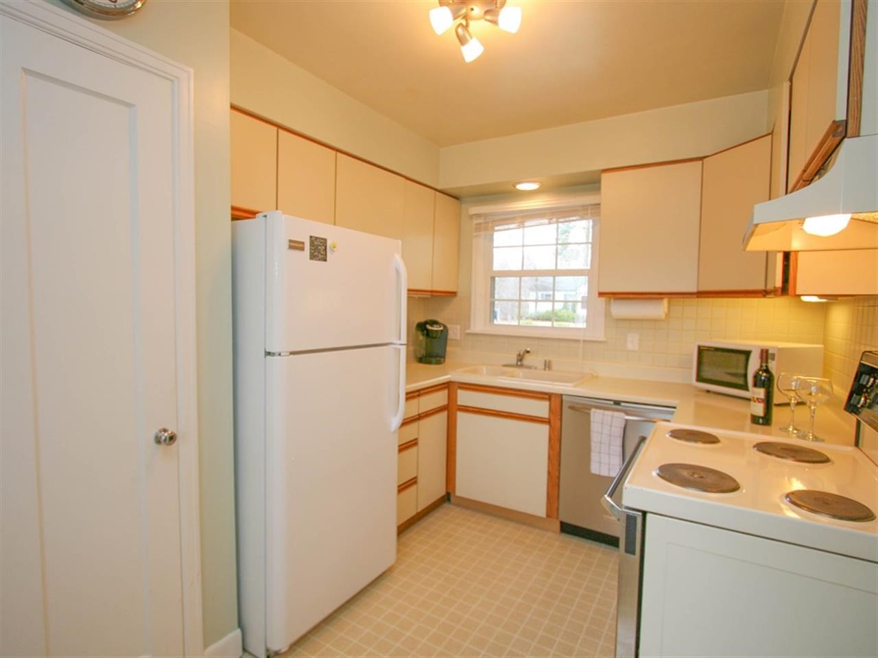 720 E Thurston - Photo 8