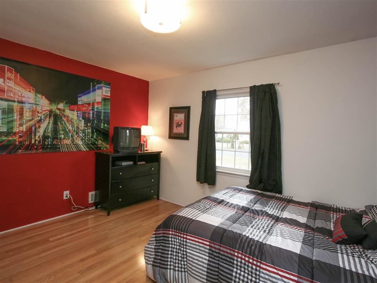 720 E Thurston - Photo 9
