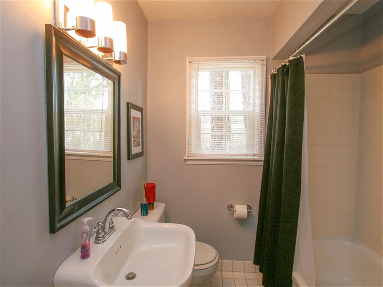 720 E Thurston - Photo 10
