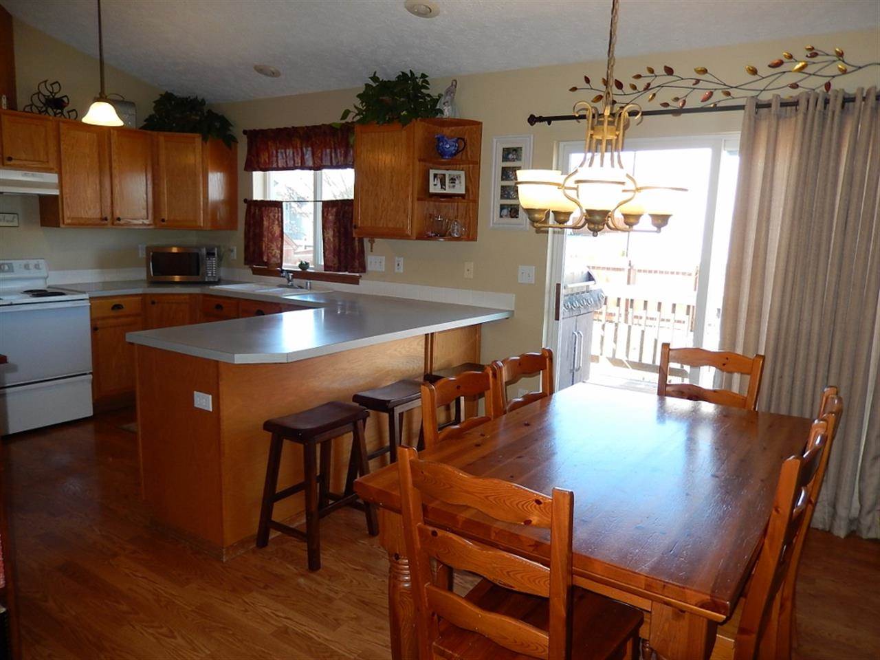 2306 Lilac Ct. - Photo 2