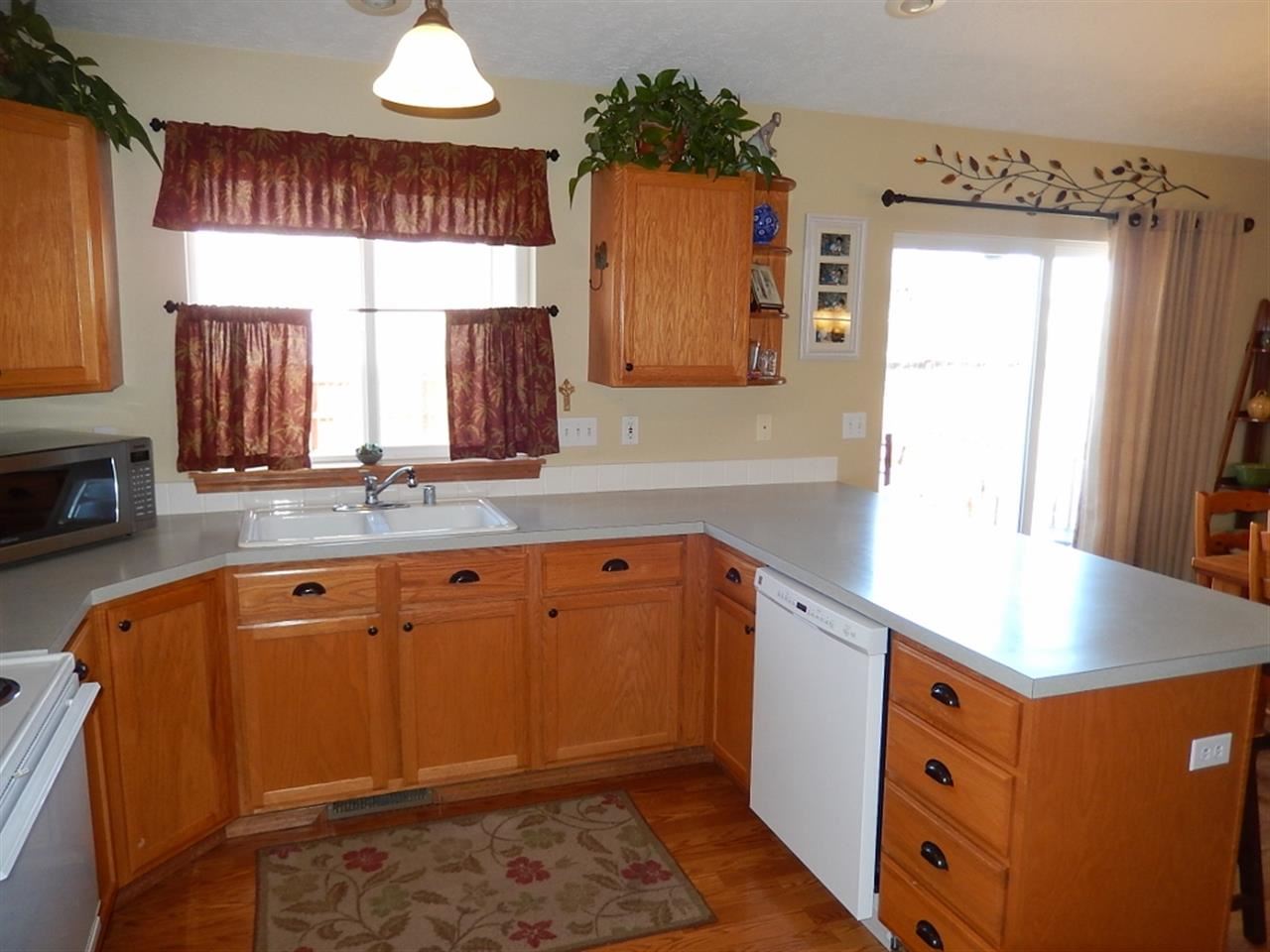 2306 Lilac Ct. - Photo 3