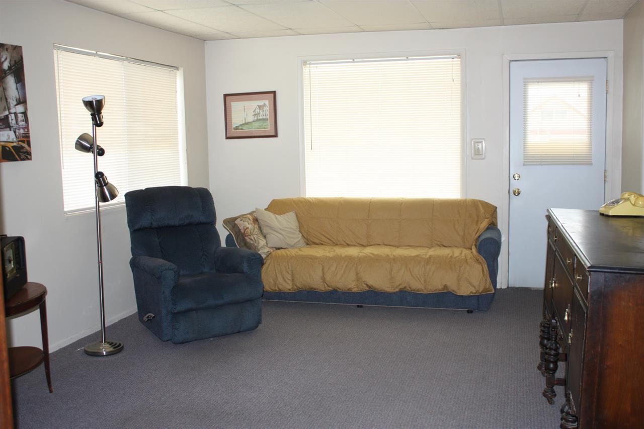 1623 E Bridgeport Ave - Photo 3