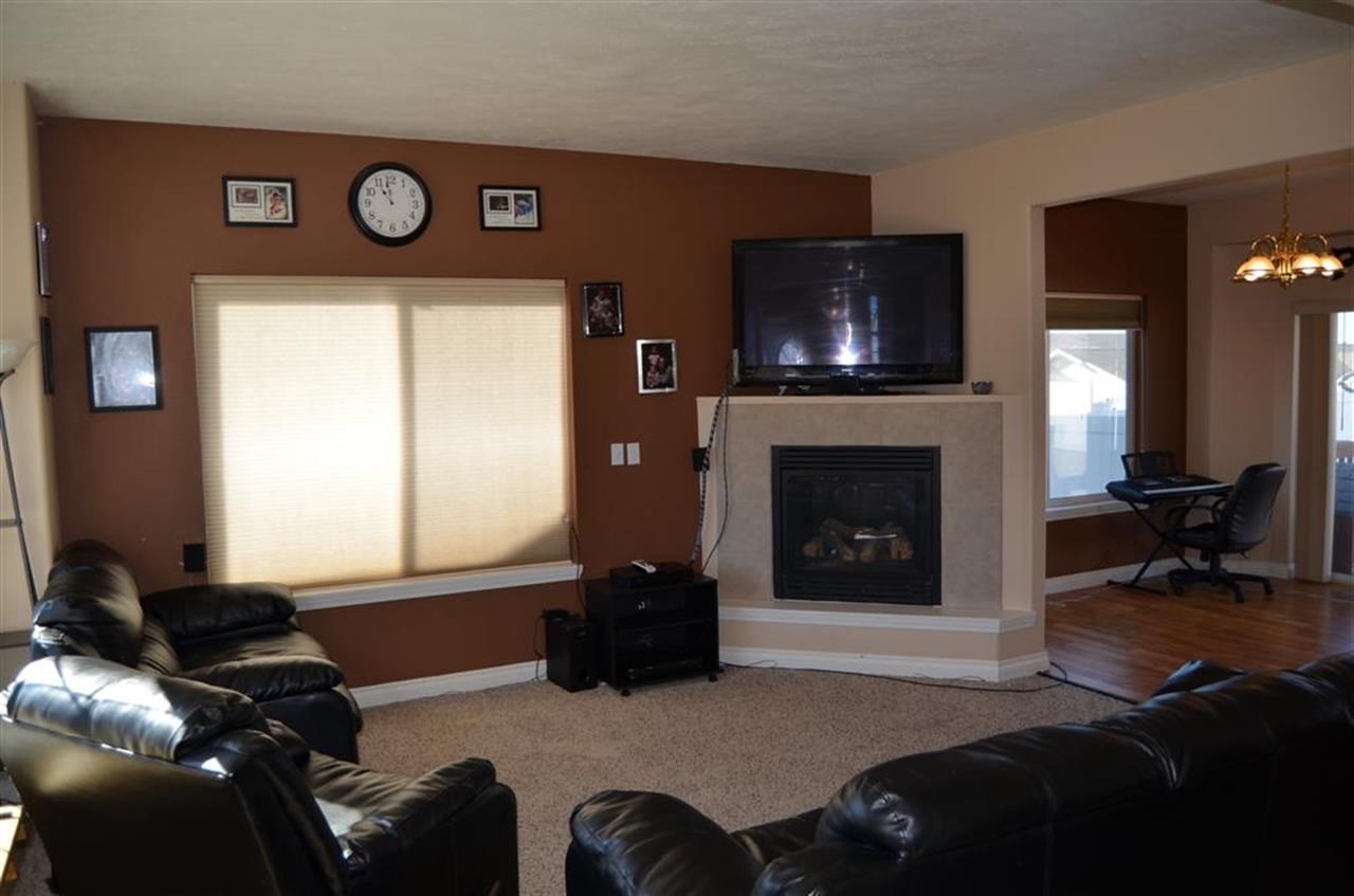 612 S Aspen St - Photo 2