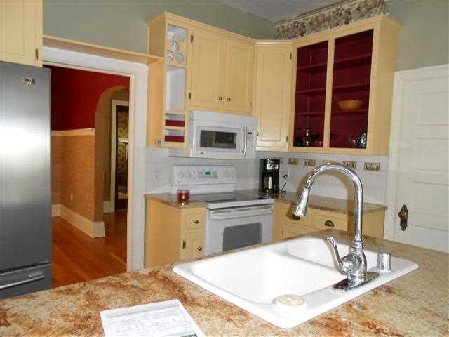 701 E 10th - Photo 11