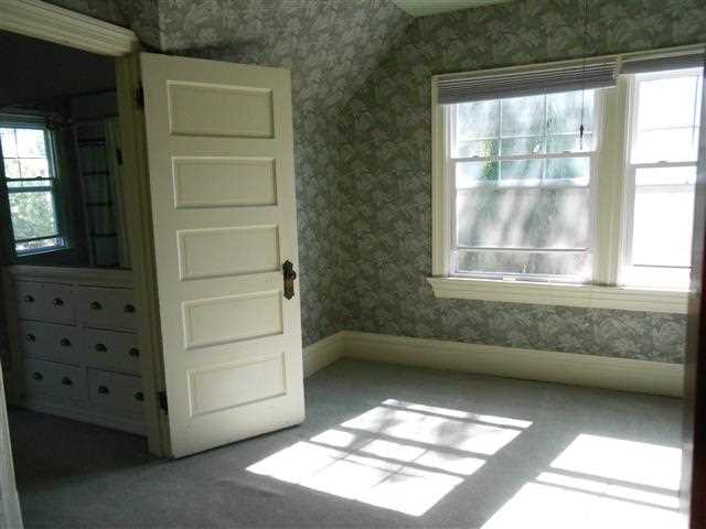 701 E 10th - Photo 14
