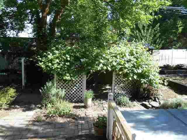 701 E 10th - Photo 4