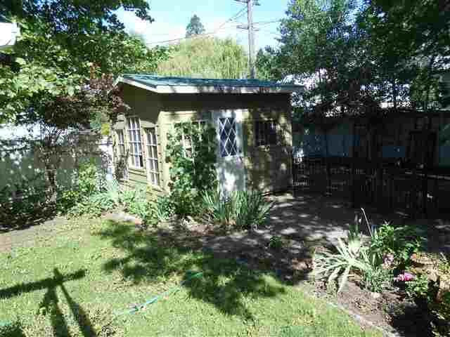 701 E 10th - Photo 6