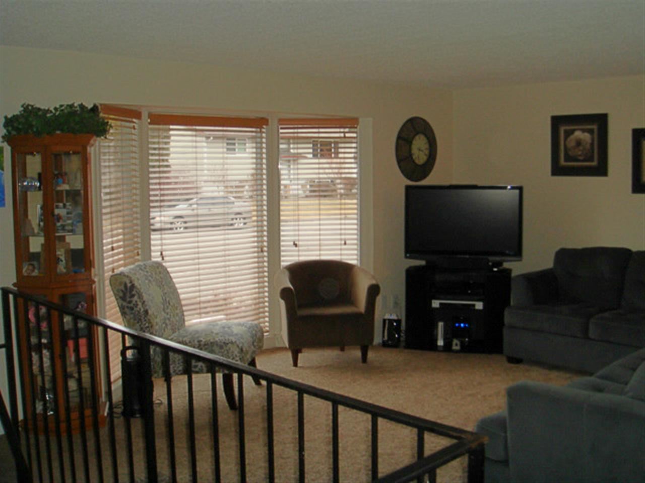 26812 E Wabash Ave - Photo 3